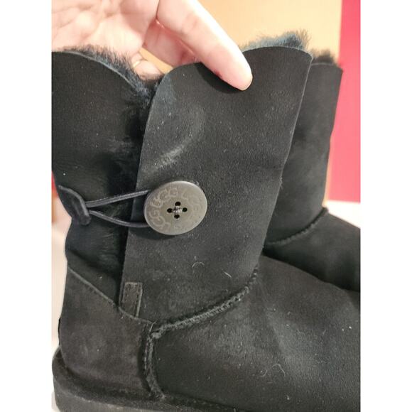 UGG Women Bailey Button Bling Black Boots Size 7 Sheepskin Shearling S/N 5803 - Picture 2 of 13